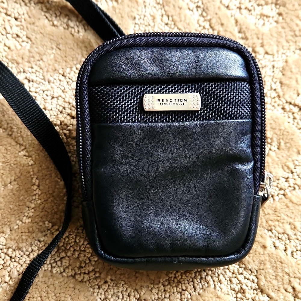 Digital Camera Case Kenneth Cole Reaction Soft Padded with Belt Loop - # 554265